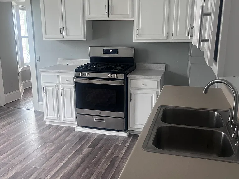 1610 W Onondaga St #1 — Photo 3