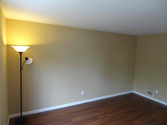 2nd image of 549 N Railroad Ave #1L