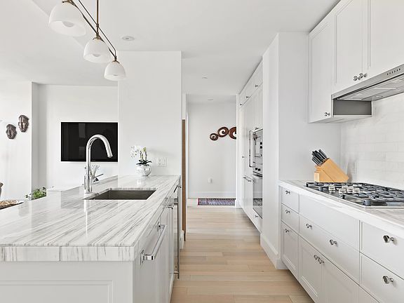 3rd image of 389 E 89th St APT 19A