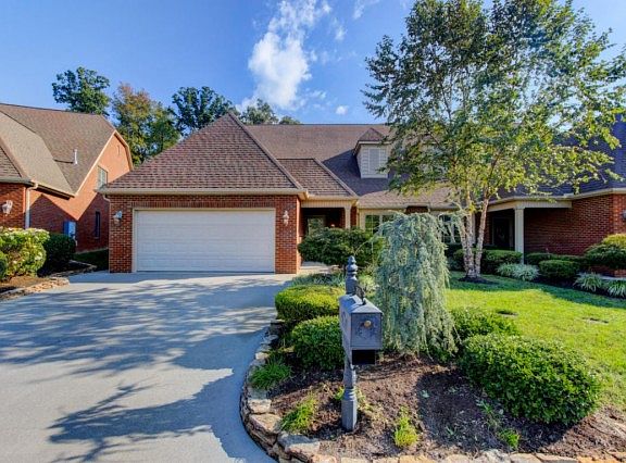 3rd image of 2516 Maple Branch Ln