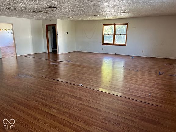 5th image of 822 E. Main Street