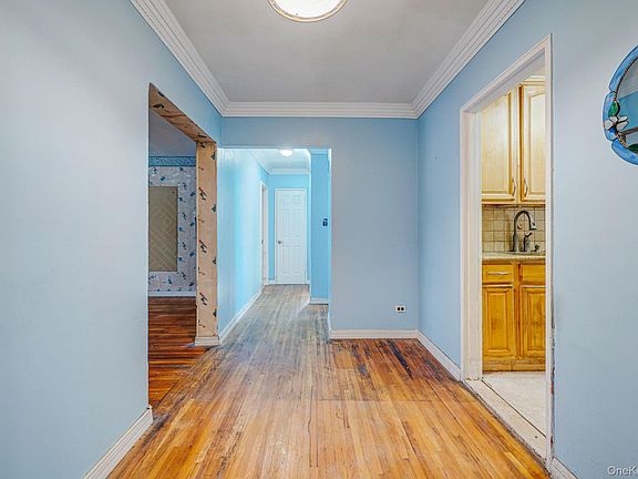 5th image of 2552 E 7 Street #1H