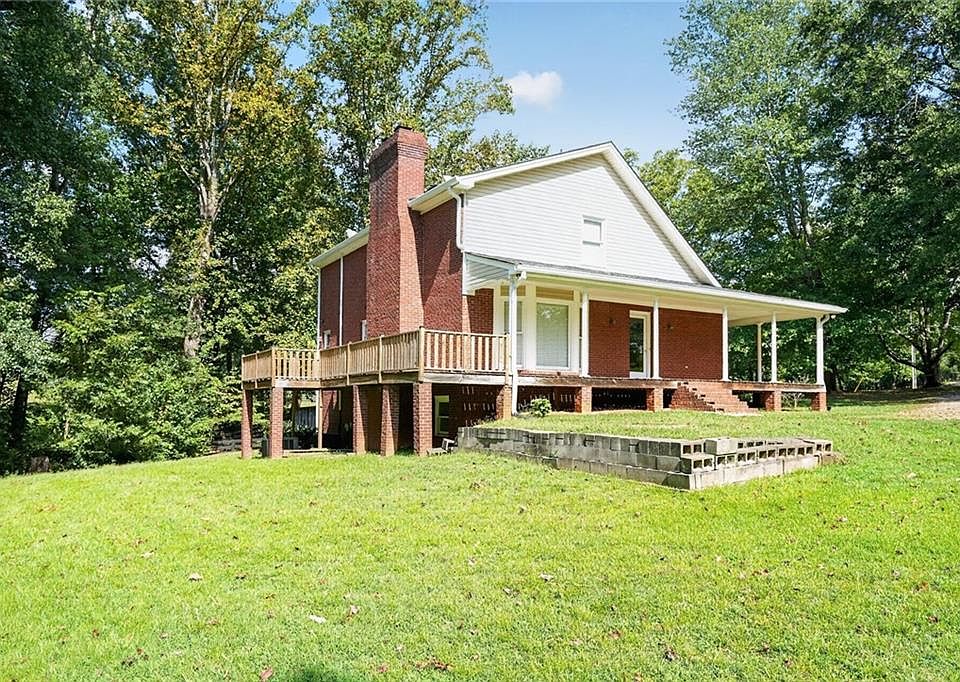 1st image of 83 Russell Rd