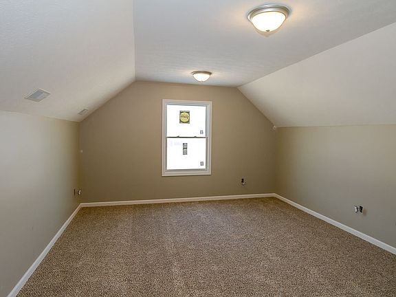 4th image of 111 Aspen Dr