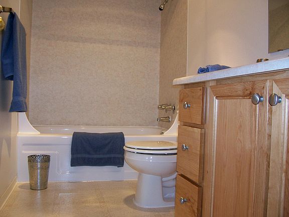 5th image of 5715 Orchard St W APT 39
