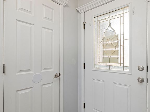 3rd image of 305 Southview Drive