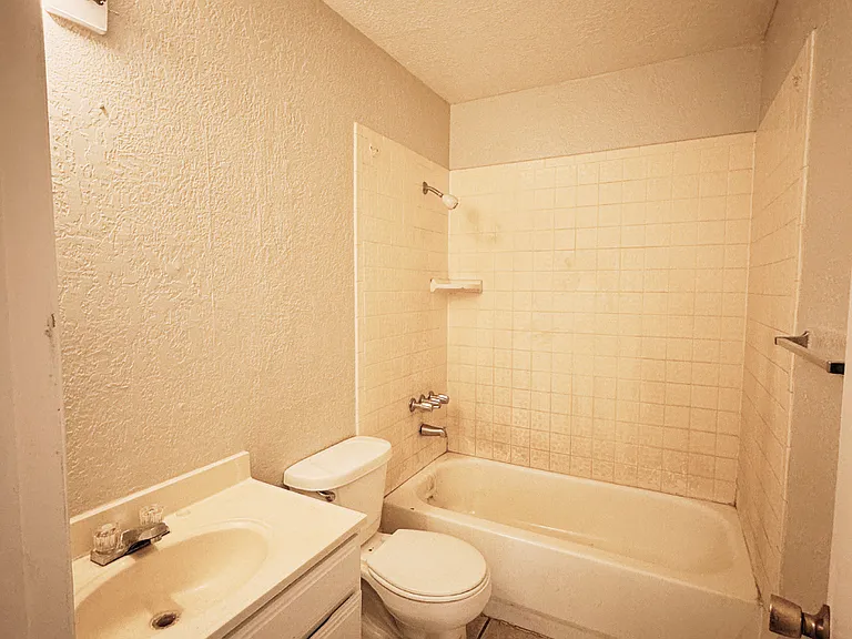 8841 Lawson St — Photo 10
