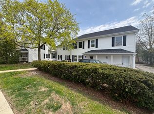 181 N Main St #4, Crystal Lake, IL 60014
