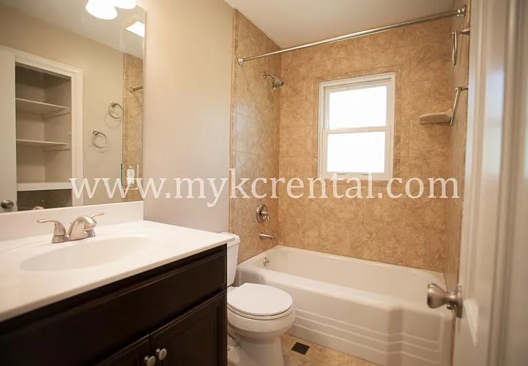 5329 Linden St — Photo 3