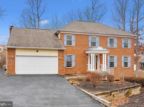 4790 Stonehurst Dr, Woodbridge, VA 22192