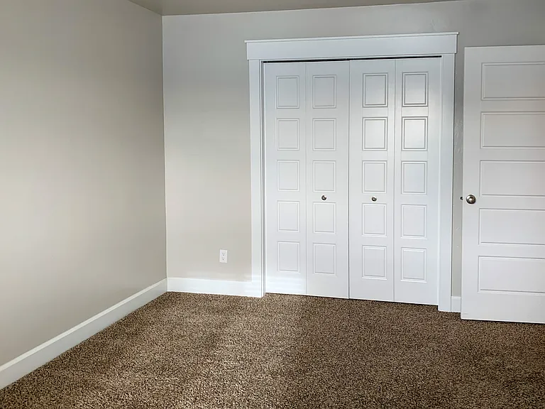 764 E Ionia Dr — Photo 16