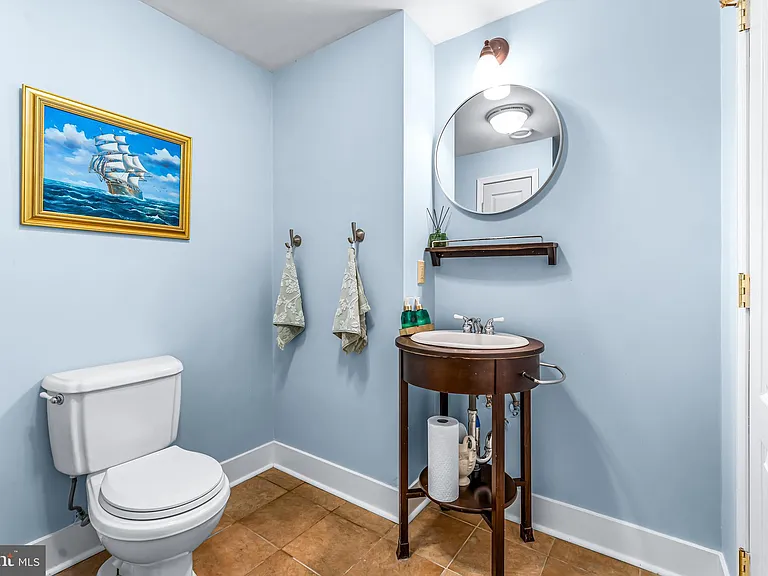 10870 Hammond Dr — Photo 41