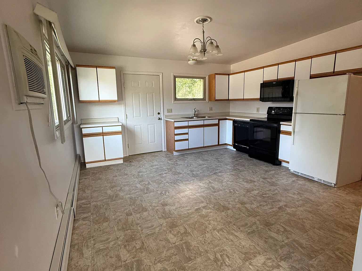 3 bed, 1450 sqft, $2,200 — Photo 1