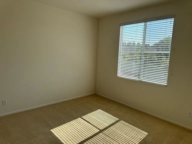 588 Oak Gln #588 — Photo 7