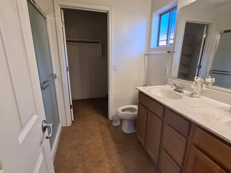 2404 E Calle Lena Verde — Photo 12
