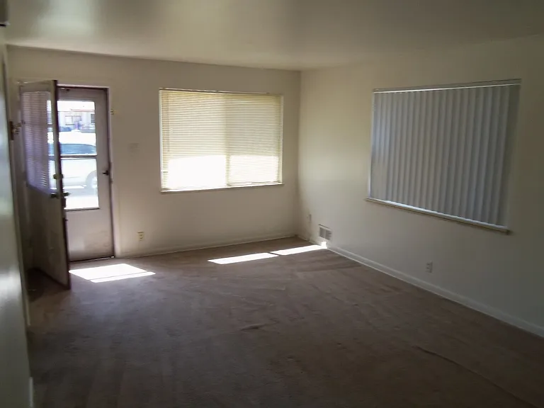 2233 W Parkhill Ave — Photo 15