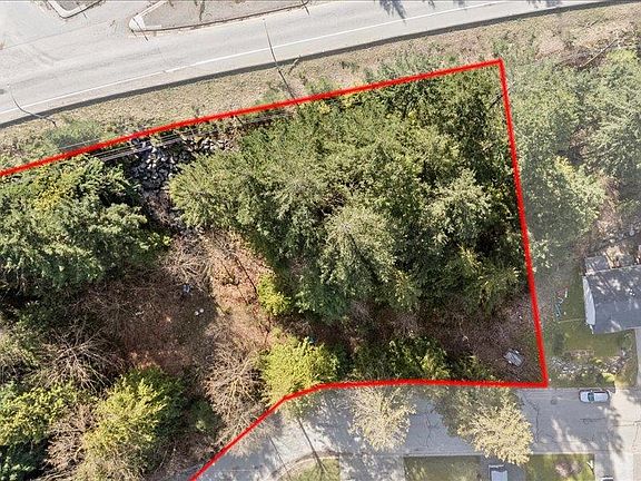 5th image of 320 Forrest Cres