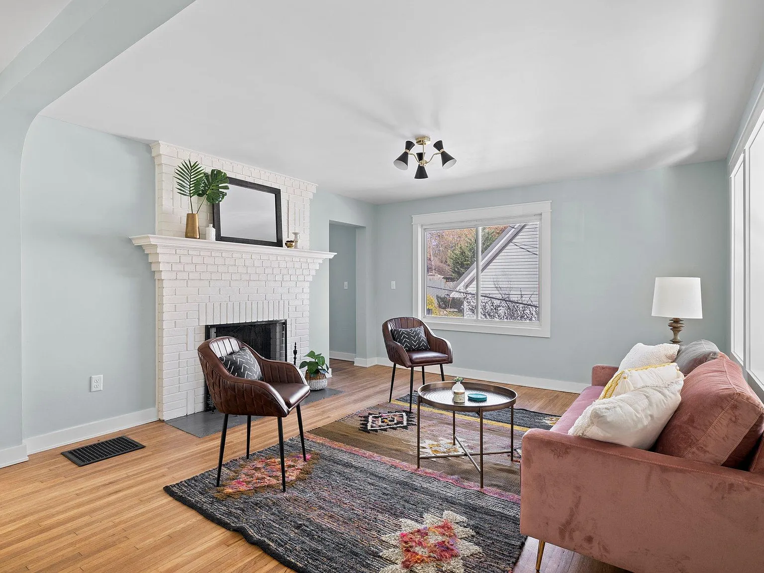 40 Holland St — Photo 3
