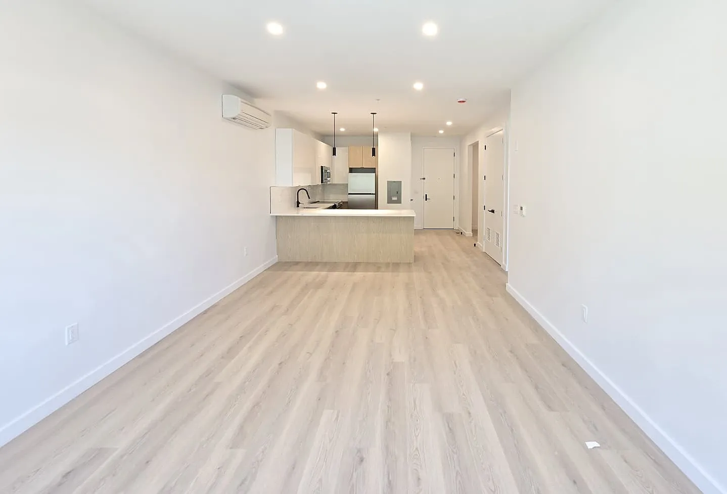 1 bed, 722 sqft, $2,550 — Photo 2