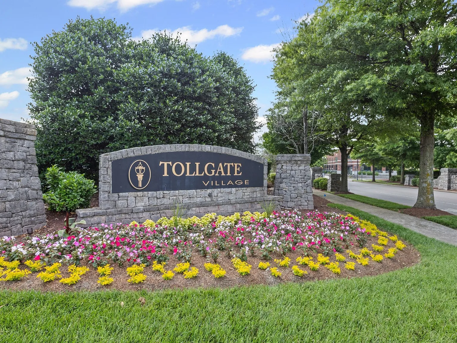 2016 Tollgate Blvd — Photo 3