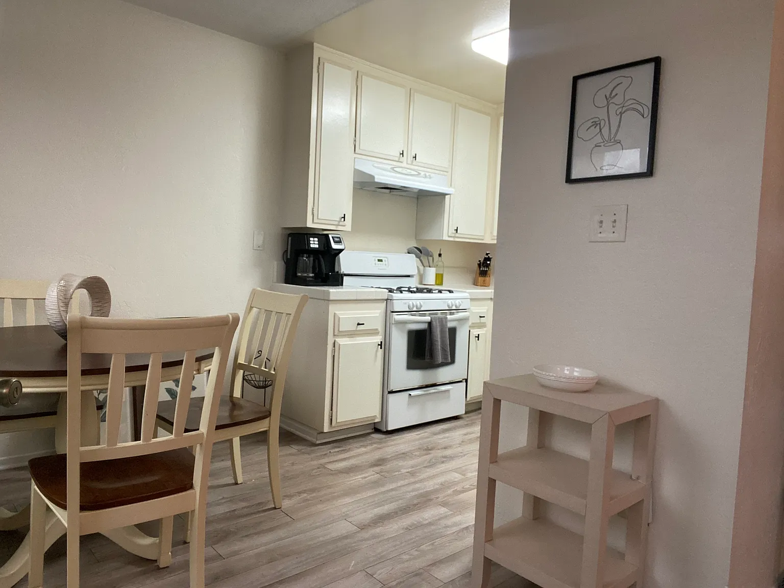 2 bed, 800 sqft, $3,600 — Photo 4