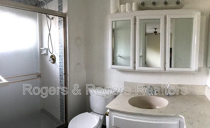 5 bed, 3.0 bath, 2563 sqft, $5,595 — Photo 3