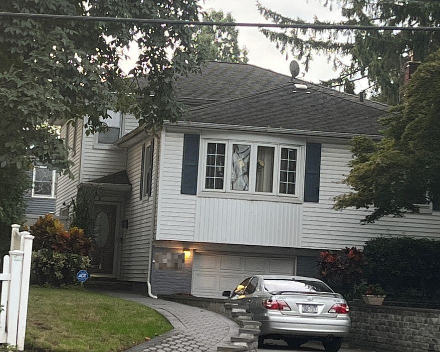2nd image of 675 Peninsula Blvd