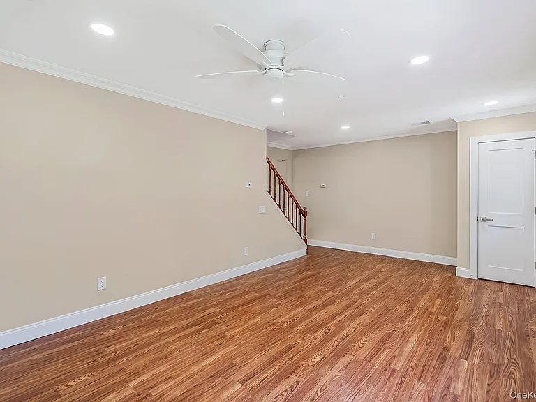 17 Bartlett Cmns — Photo 3