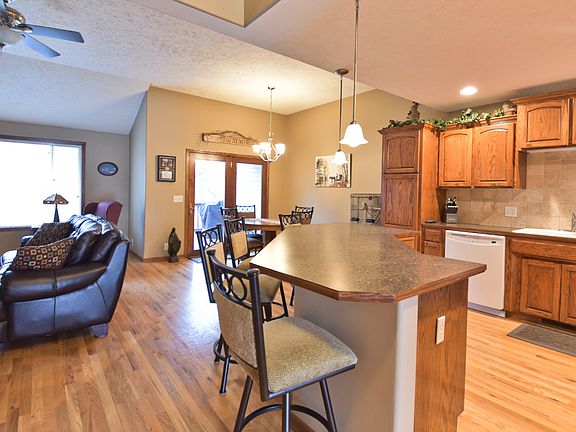 4th image of 16919 Joanne Dr