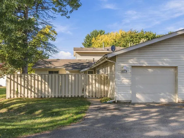 1096 Carmel Ct, Shoreview, MN 55126