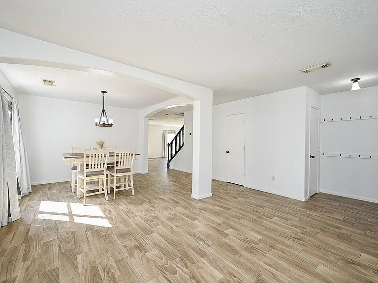 2534 Halstead Dr — Photo 11