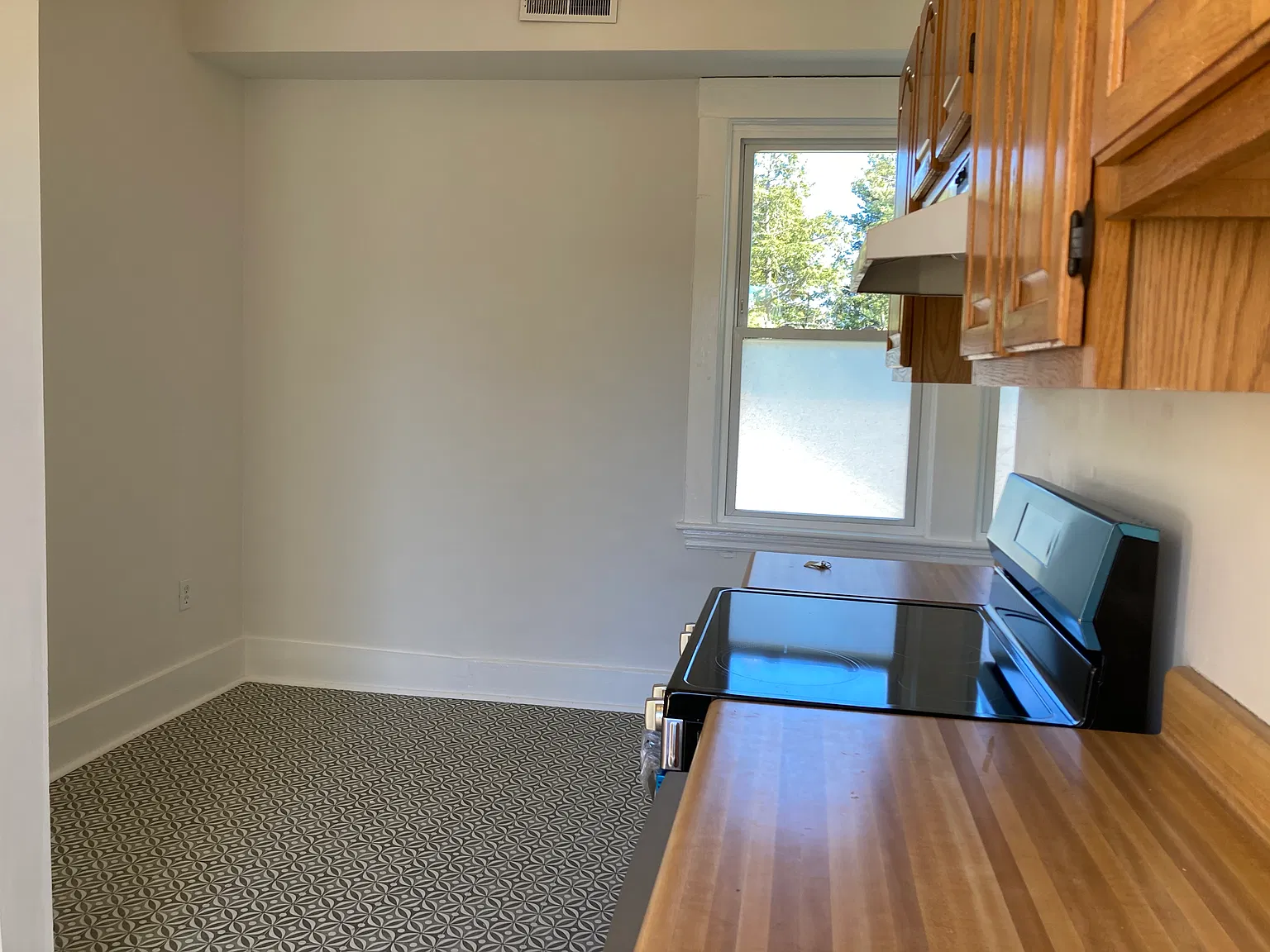 2 bed, 850 sqft, $2,350 — Photo 2