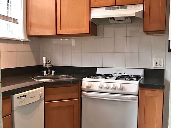 2nd image of 5648 N Ridge Ave APT 2w