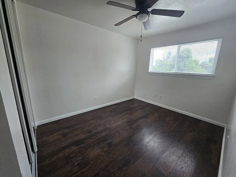Echo Manor Apartments — Photo 5