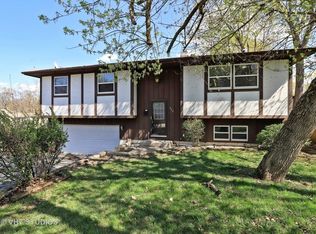 529 Sycamore Dr, Round Lake, IL 60073