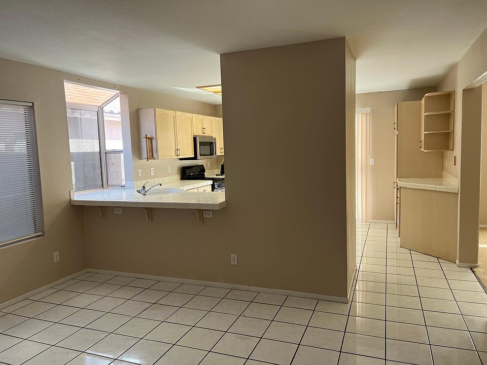 1st image of 1915 Curio Dr