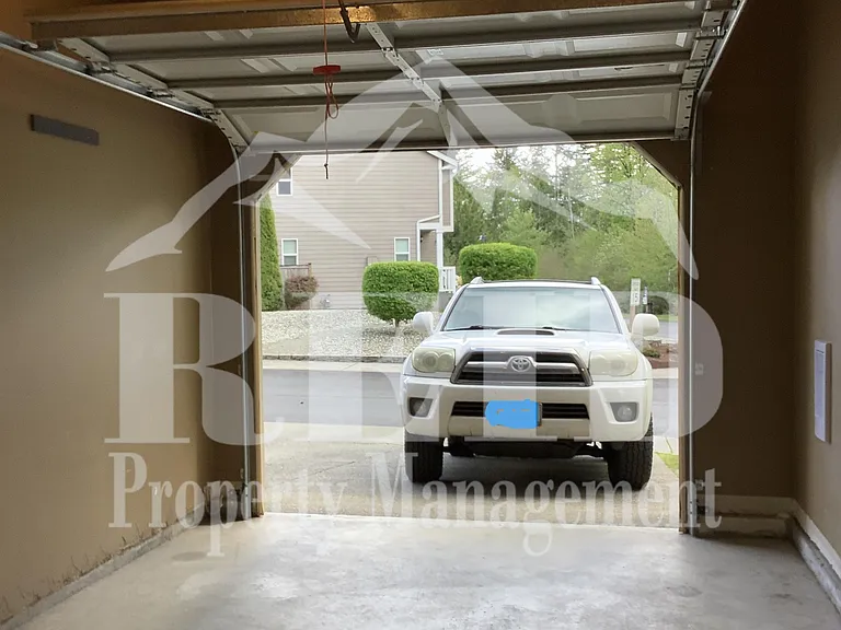 100 NE Miramar Cir — Photo 29