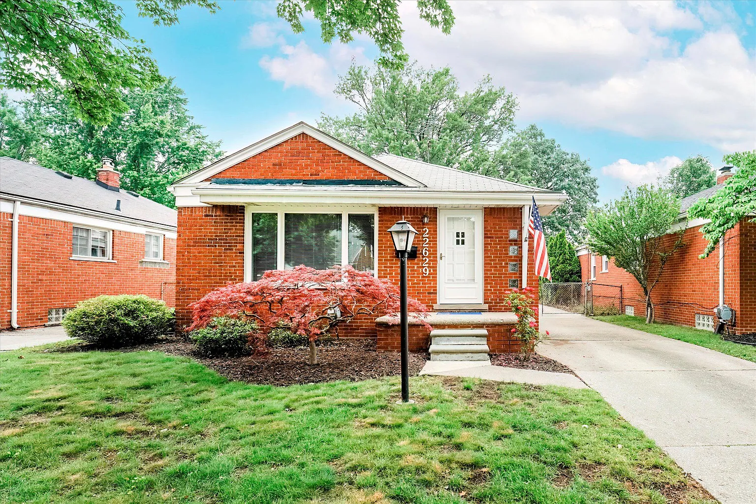 22629 Alger St photo 1