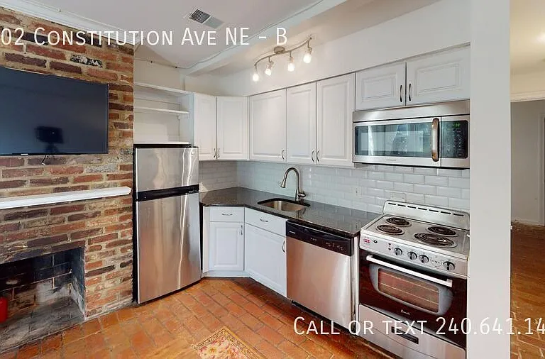 1002 Constitution Ave NE #B — Photo 10