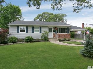 151 Wagon Ln, Centereach, NY 11720