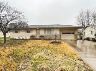 1421 Arrowhead Dr, Coshocton, OH 43812