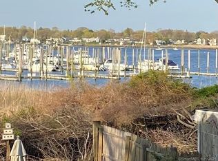 658 Selbys Pond Rd, Stratford, CT 06615