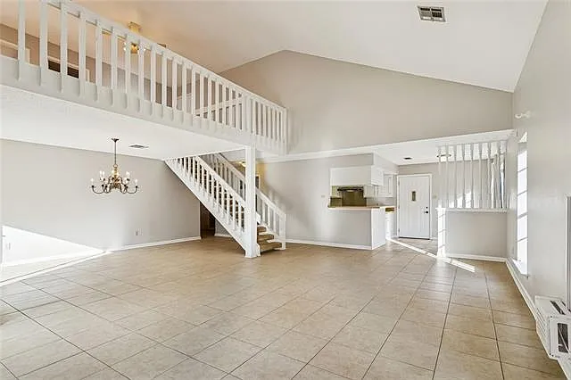 4 bed, 3.0 bath, 2700 sqft, $2,400 — Photo 3