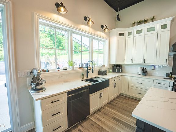 21st image of 622 Earls Hollow Rd