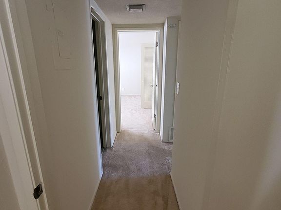 4th image of 1148 W Huntington Dr #23