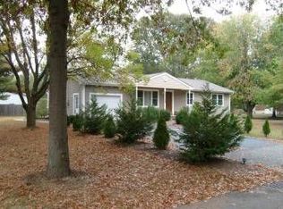 17 Hanover Dr, Cookstown, NJ 08511