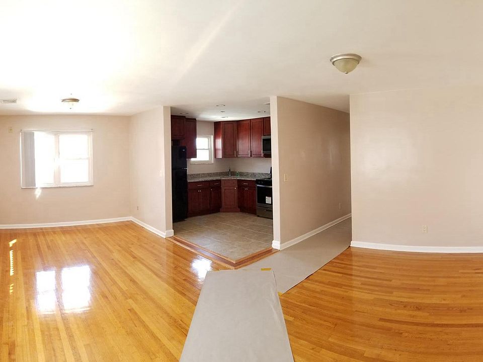1st image of 710 Undercliff Ave Fl 2nd