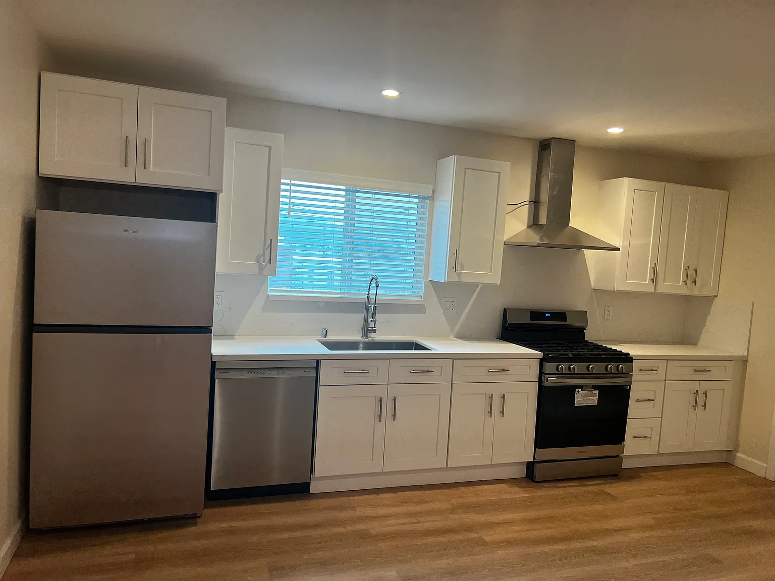 3 bed, 1100 sqft, $3,200 — Photo 1