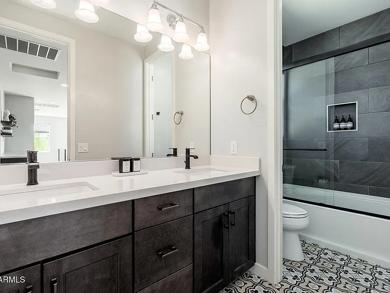 1555 E Ocotillo Rd #9 — Photo 25