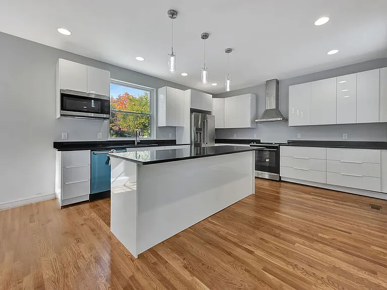 5021 Ravenna St — Photo 5